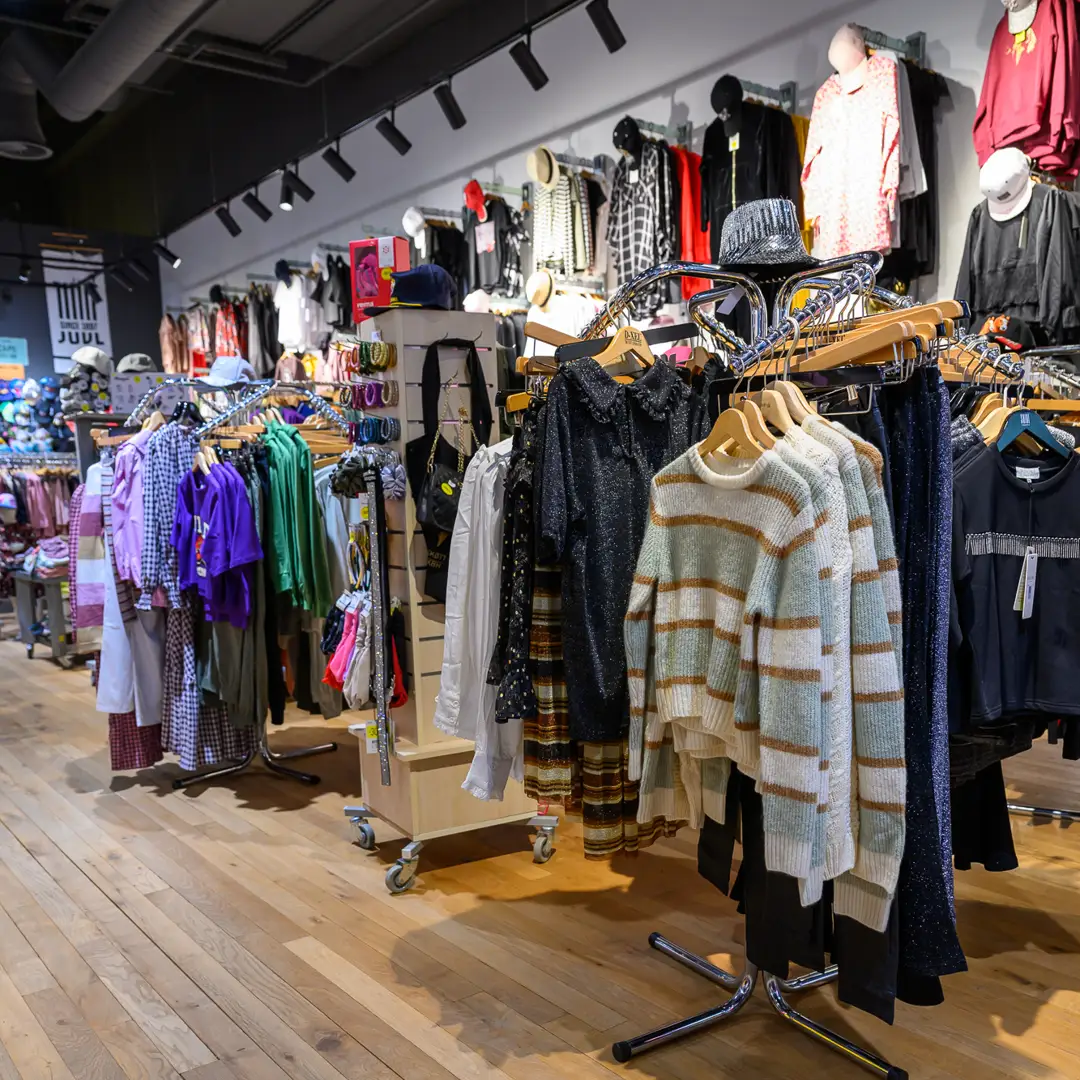 Shop børnetøj og overtøj til outletpriser hos Trendy Børnetøj i Copenhagen Designer Outlet. 
